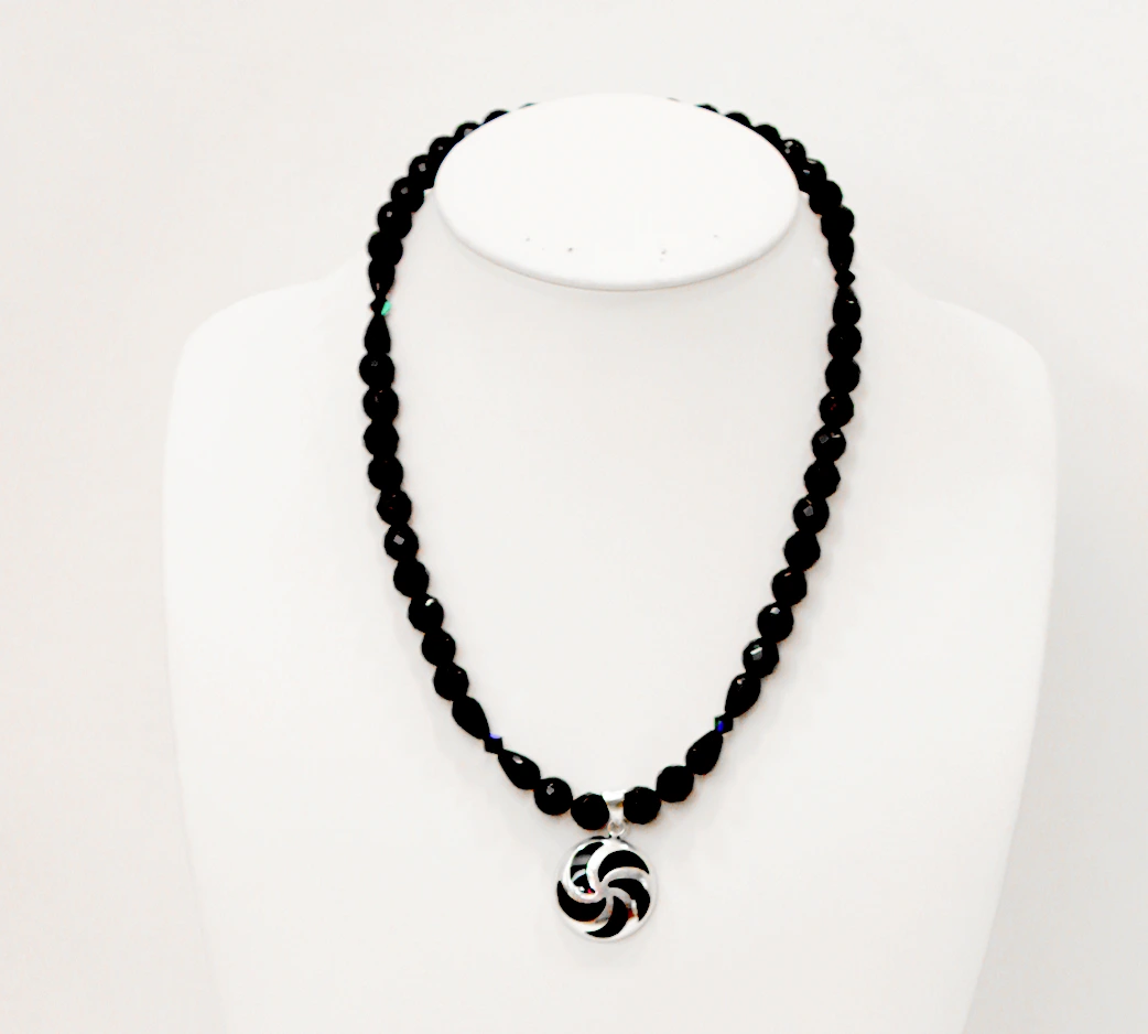 Onix necklace and earrings